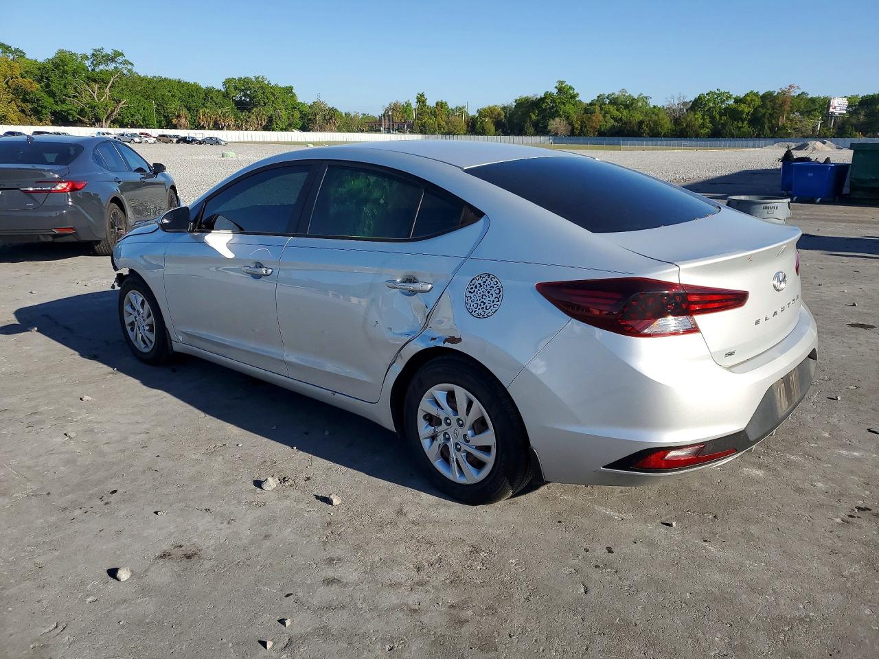 2019 HYUNDAI ELANTRA SE photo 4