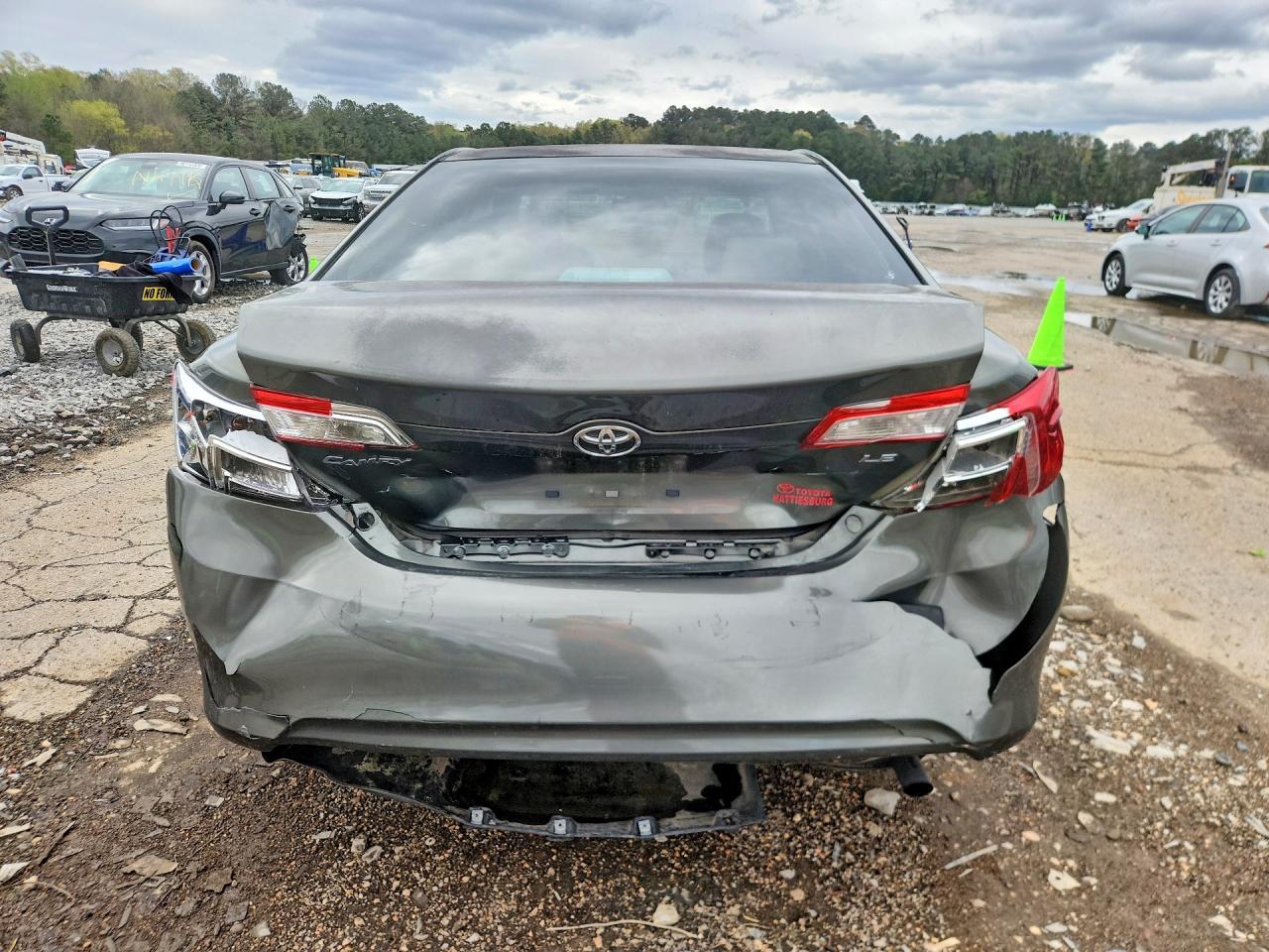 2012 TOYOTA CAMRY LE photo 6