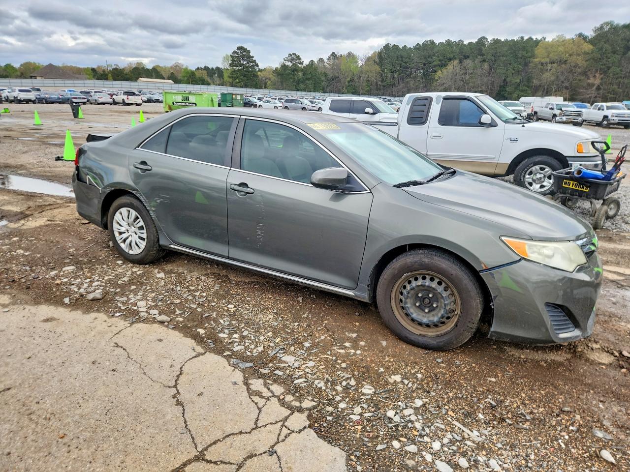 2012 TOYOTA CAMRY LE photo 4