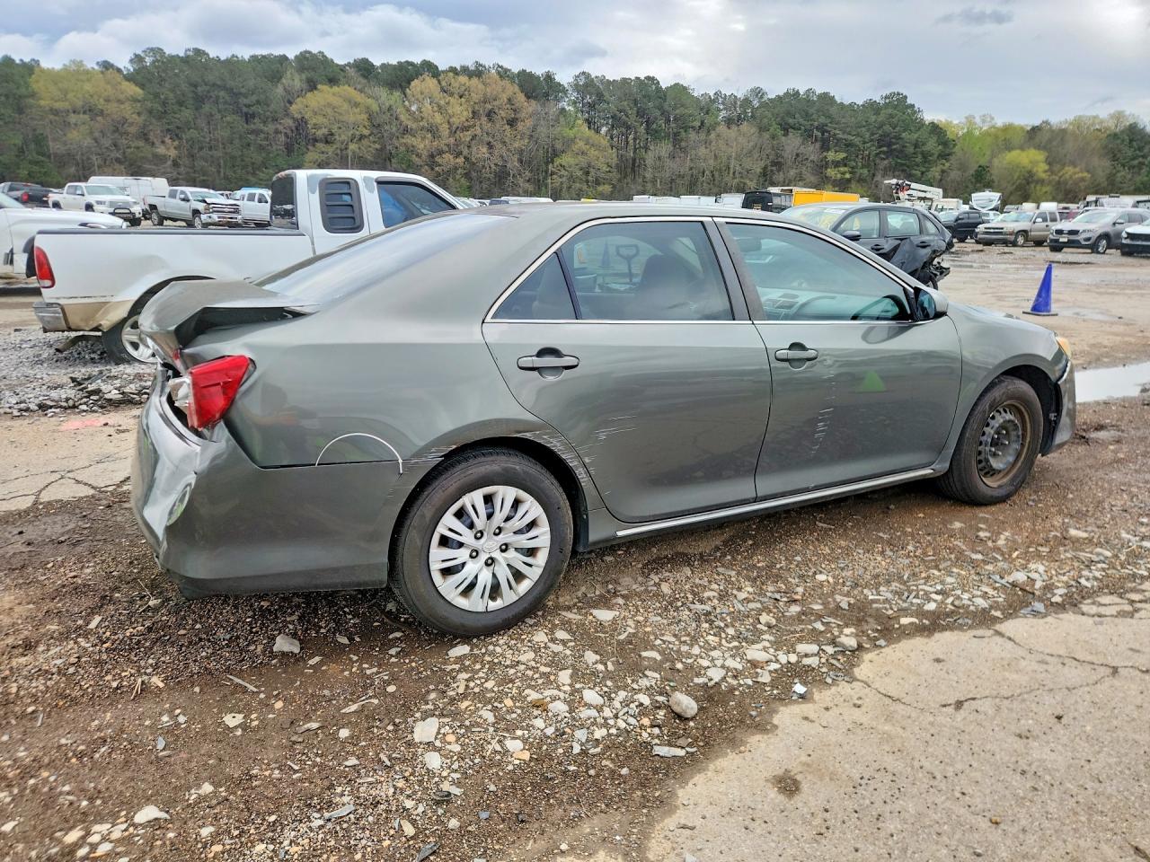 2012 TOYOTA CAMRY LE photo 3