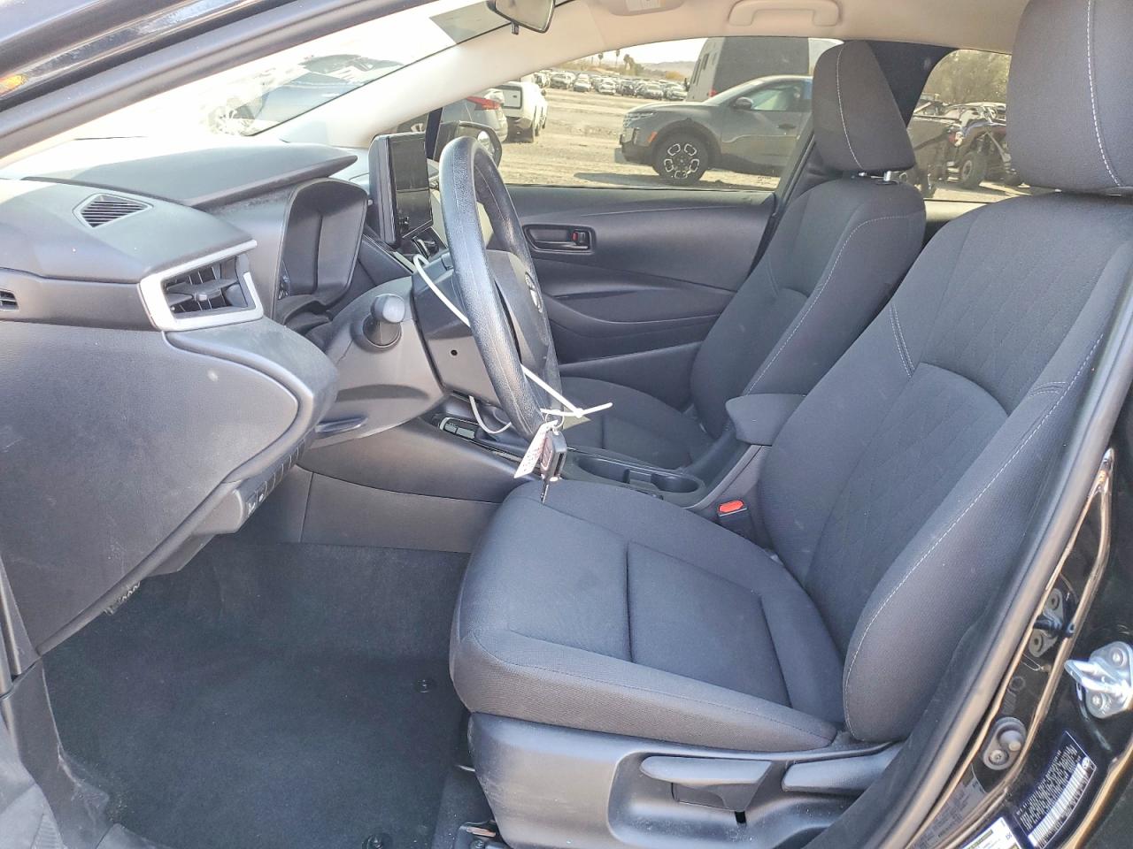 2025 TOYOTA COROLLA LE photo 13