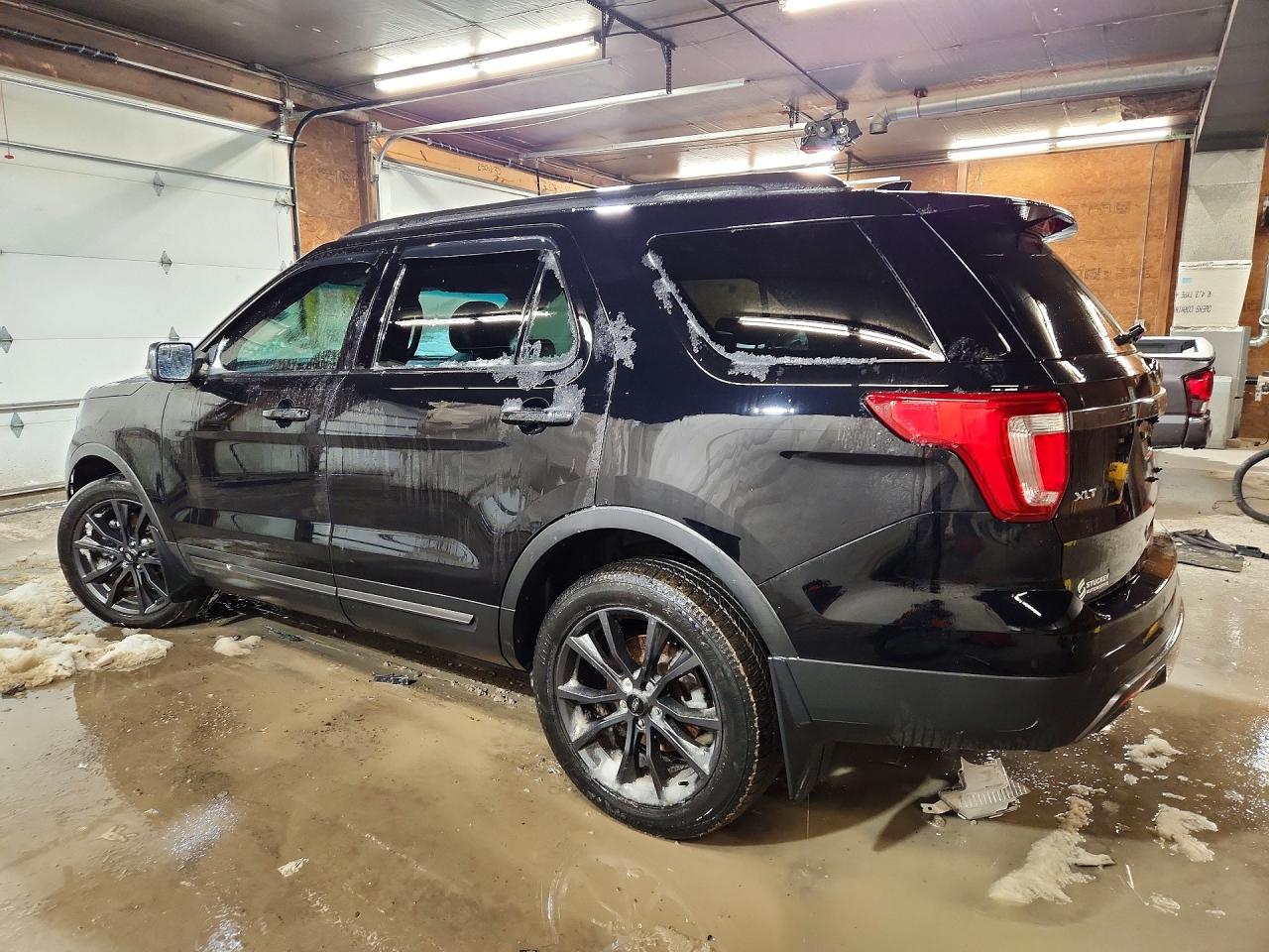2017 FORD EXPLORER XLT photo 2