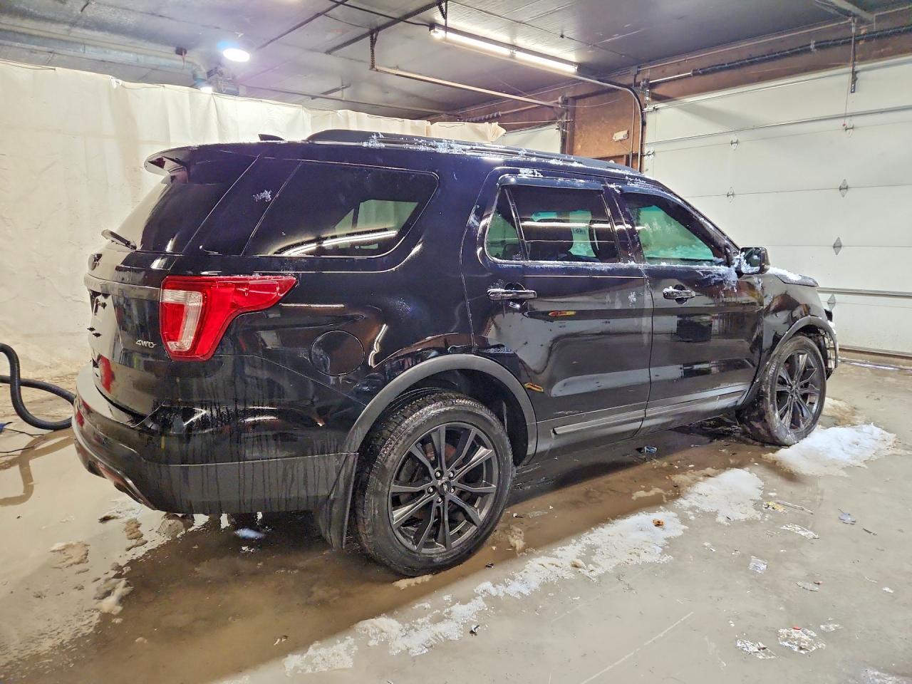 2017 FORD EXPLORER XLT photo 3