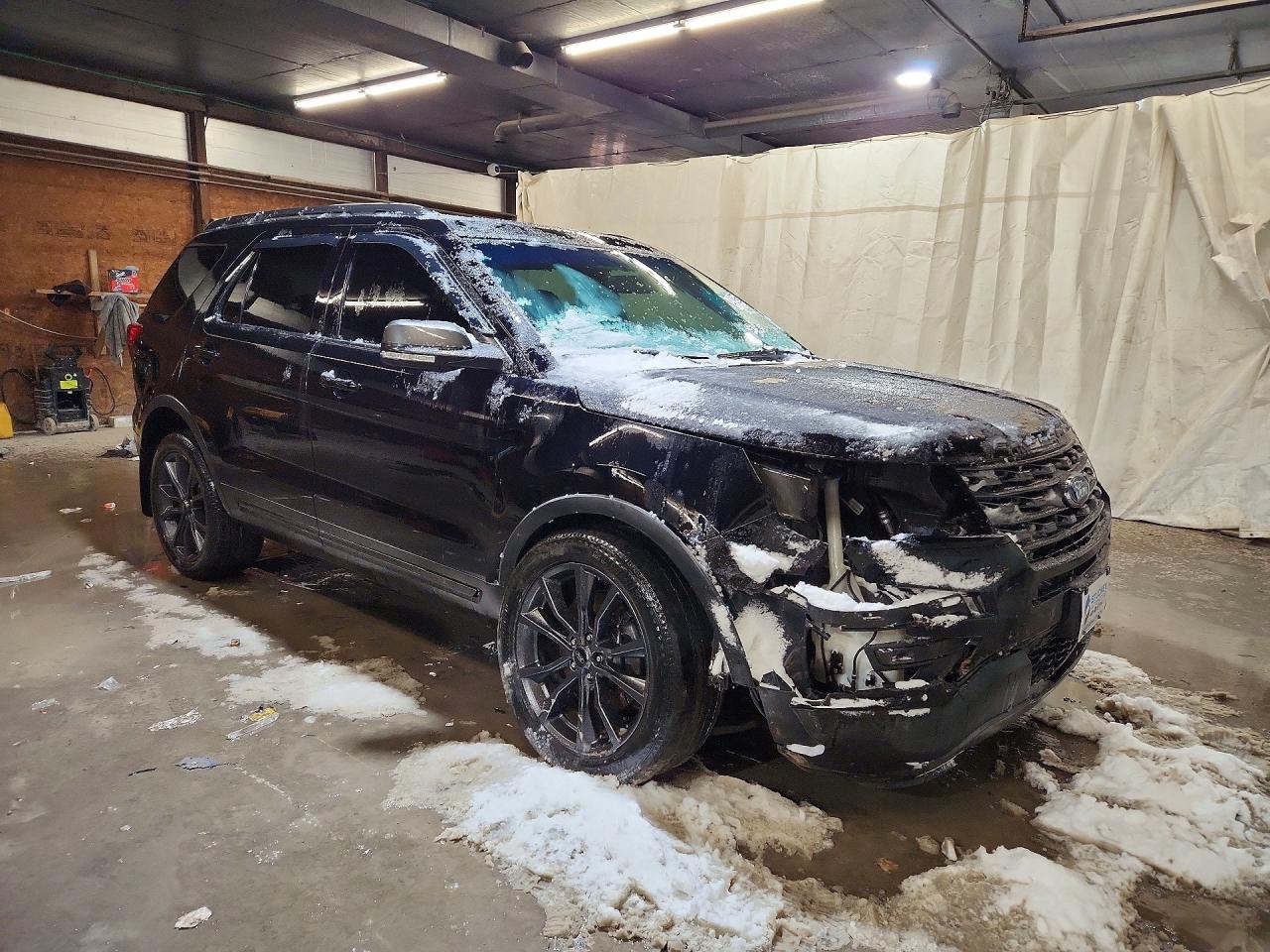 2017 FORD EXPLORER XLT photo 4