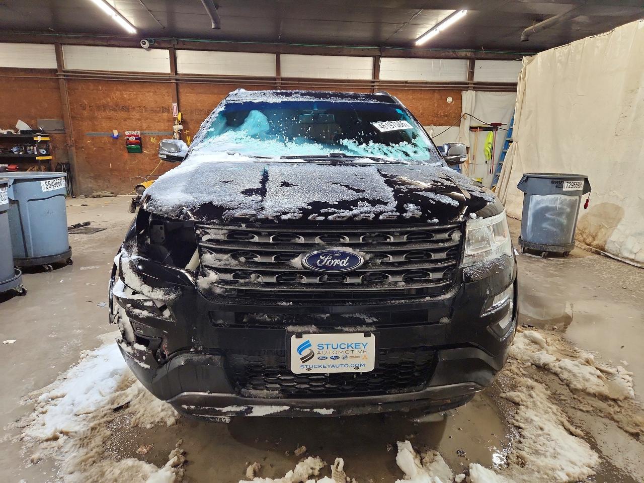 2017 FORD EXPLORER XLT photo 5