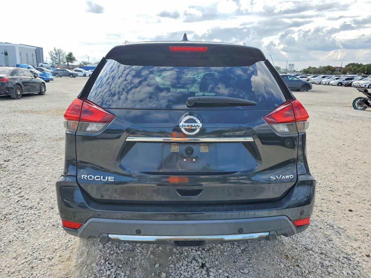 2019 NISSAN ROGUE SV photo 16