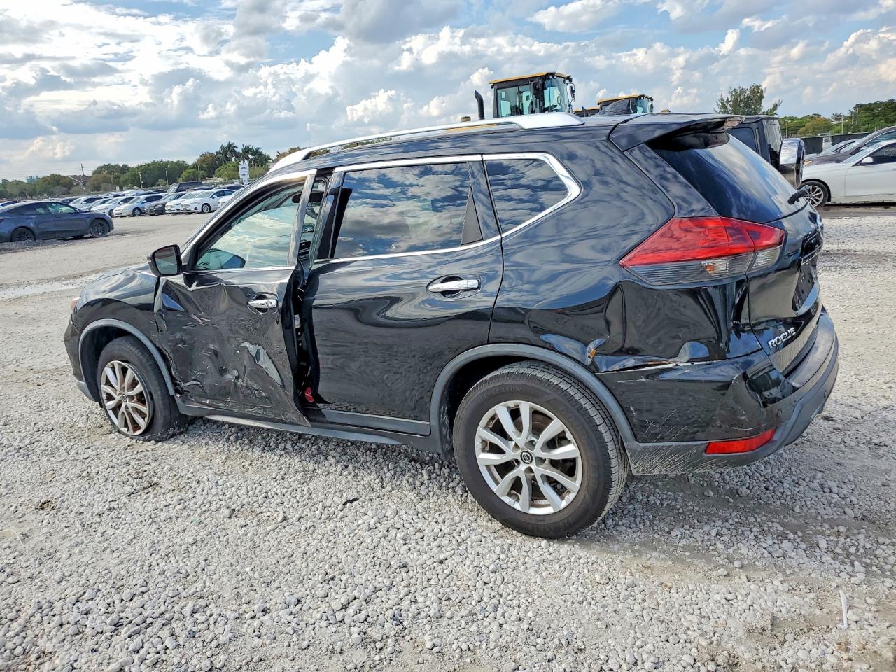 2019 NISSAN ROGUE SV photo 4