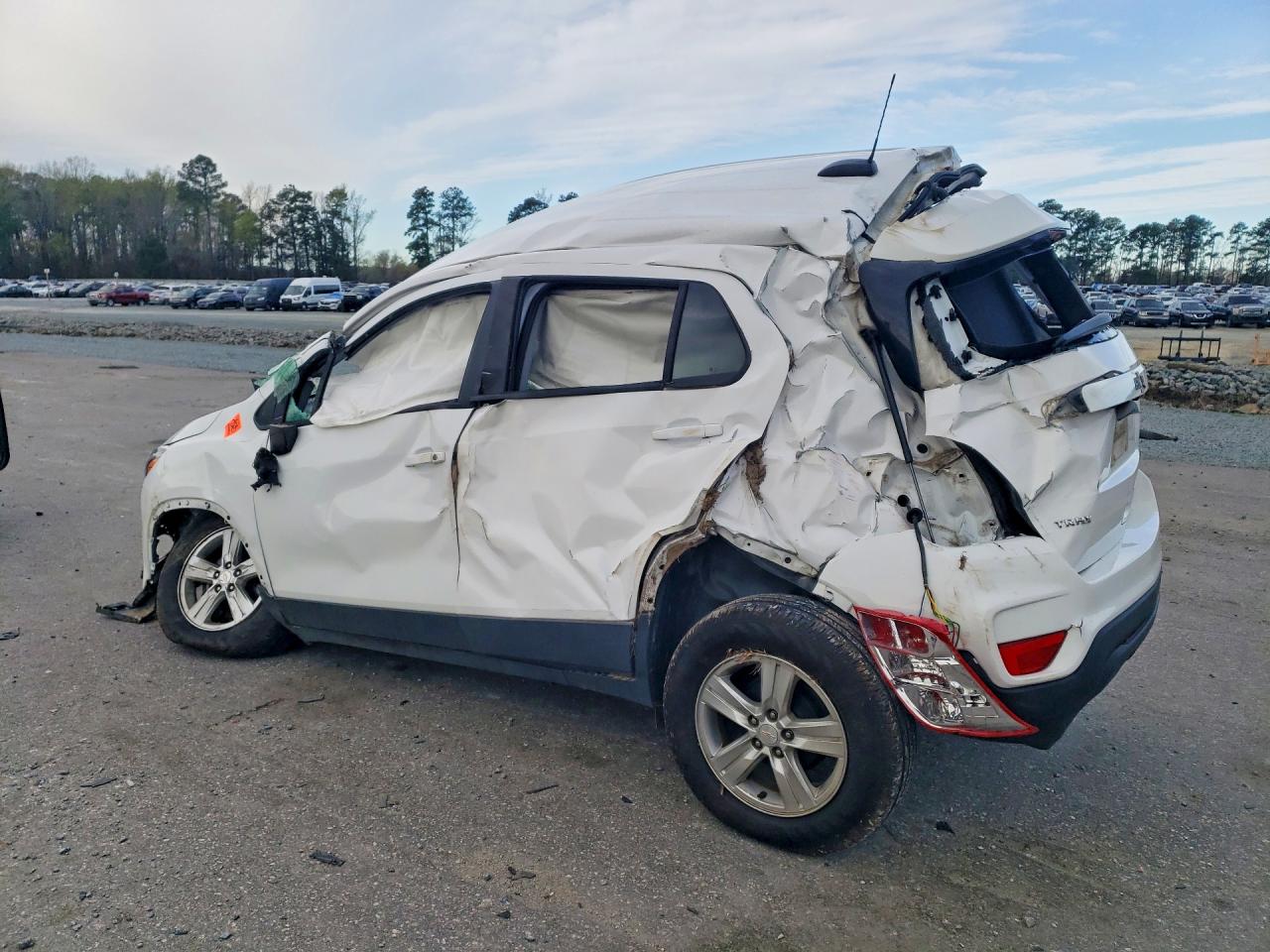 2019 CHEVROLET TRAX LS photo 3