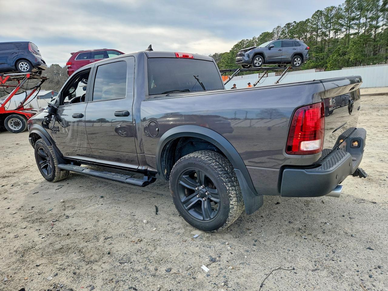 2021 RAM 1500 CLASSIC SLT photo 4