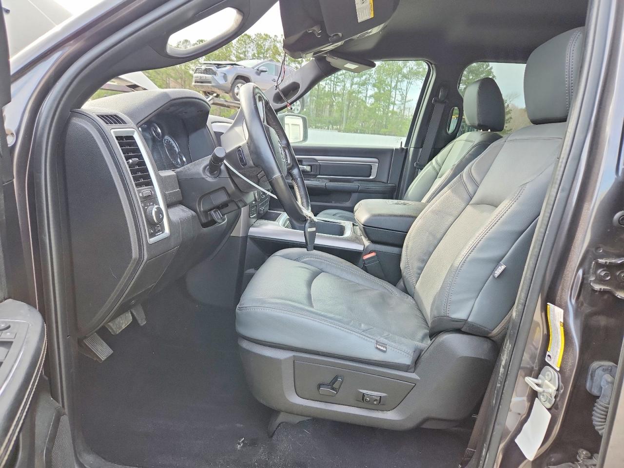 2021 RAM 1500 CLASSIC SLT photo 19