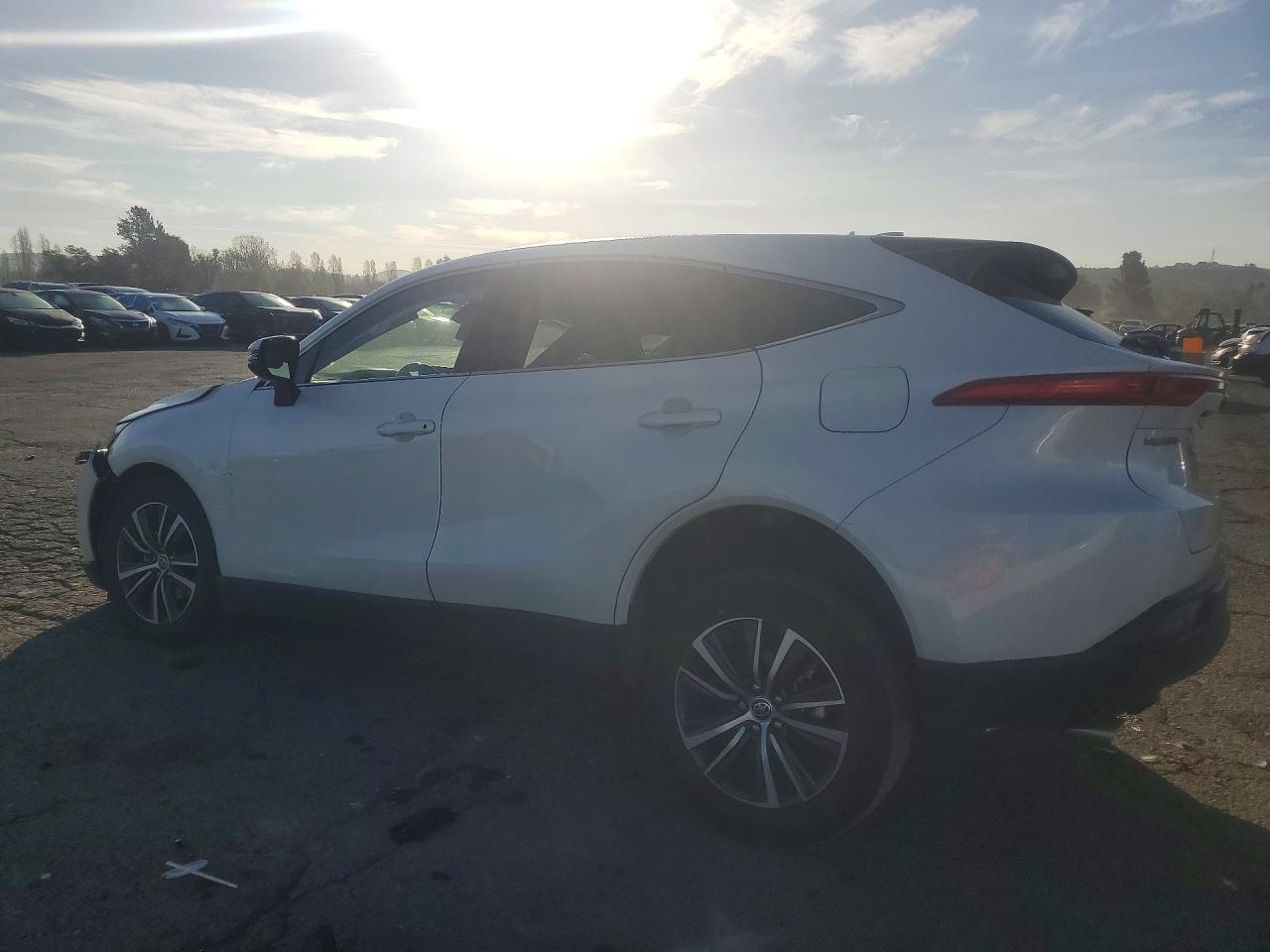 2022 TOYOTA VENZA LE photo 3