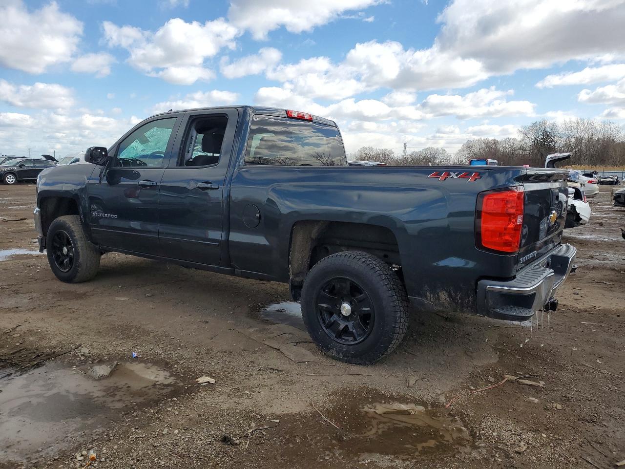 2018 CHEVROLET SILVERADO LT photo 4