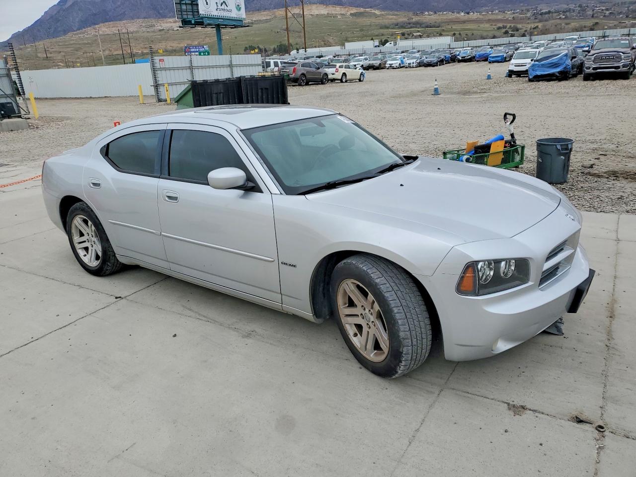 2006 DODGE CHARGER R photo 7