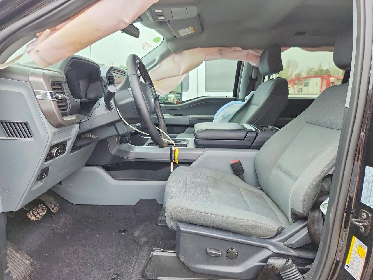2025 FORD F150 XLT photo 13