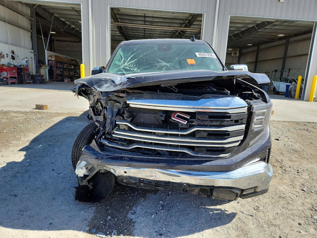 2025 GMC SIERRA K1500 SLT photo 9