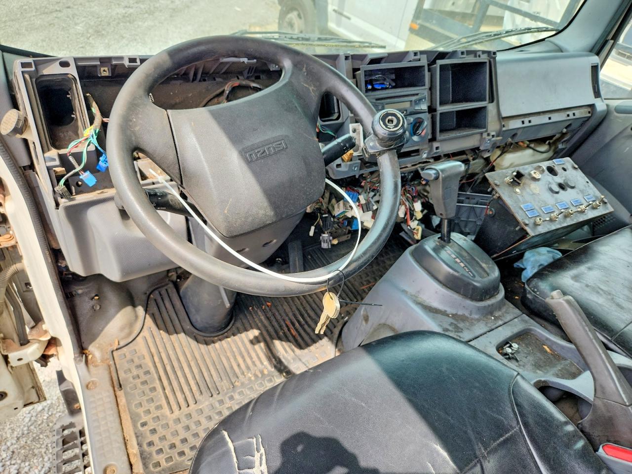 2016 ISUZU NPR photo 22