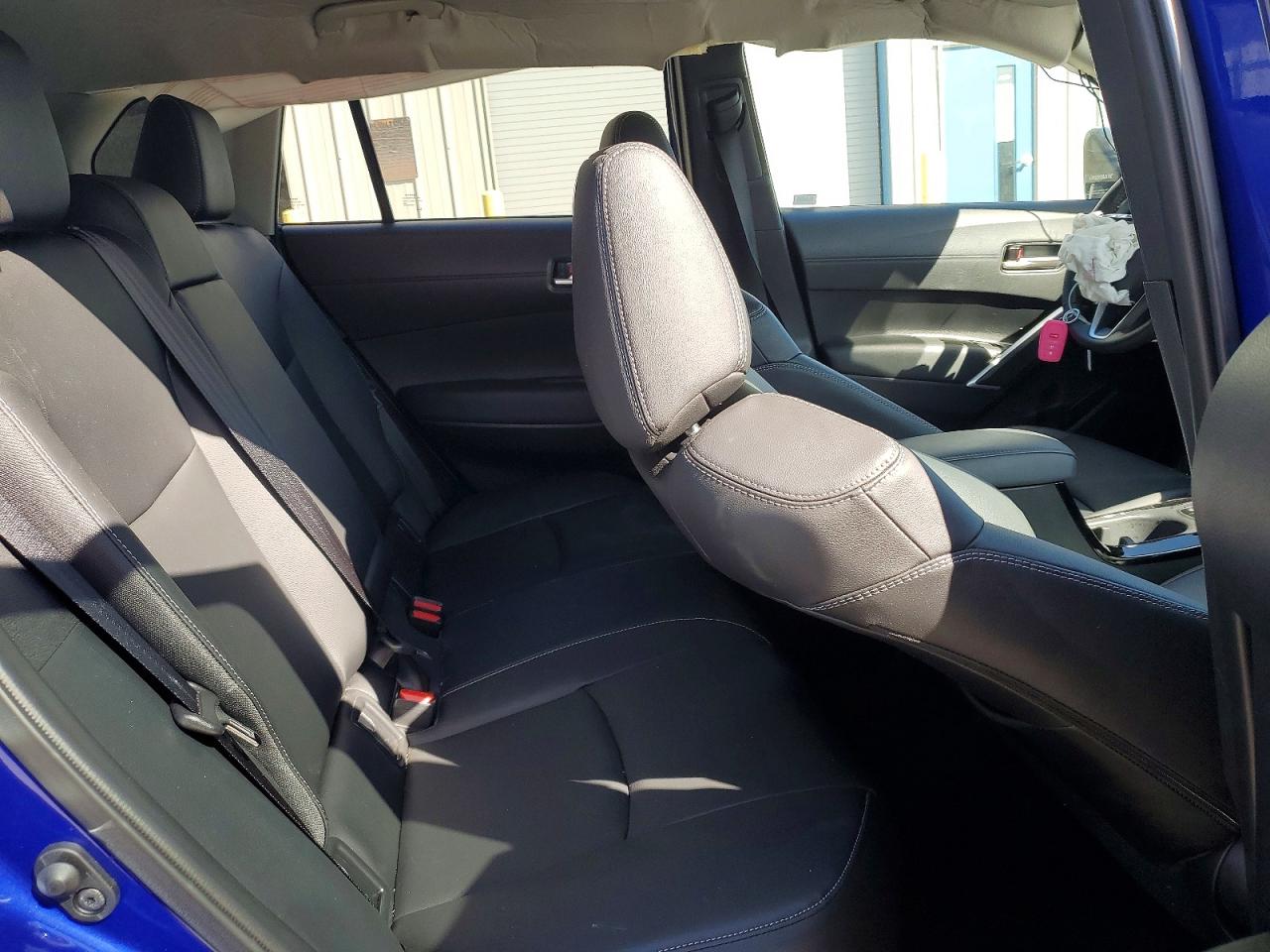 2025 TOYOTA COROLLA CROSS XLE photo 21