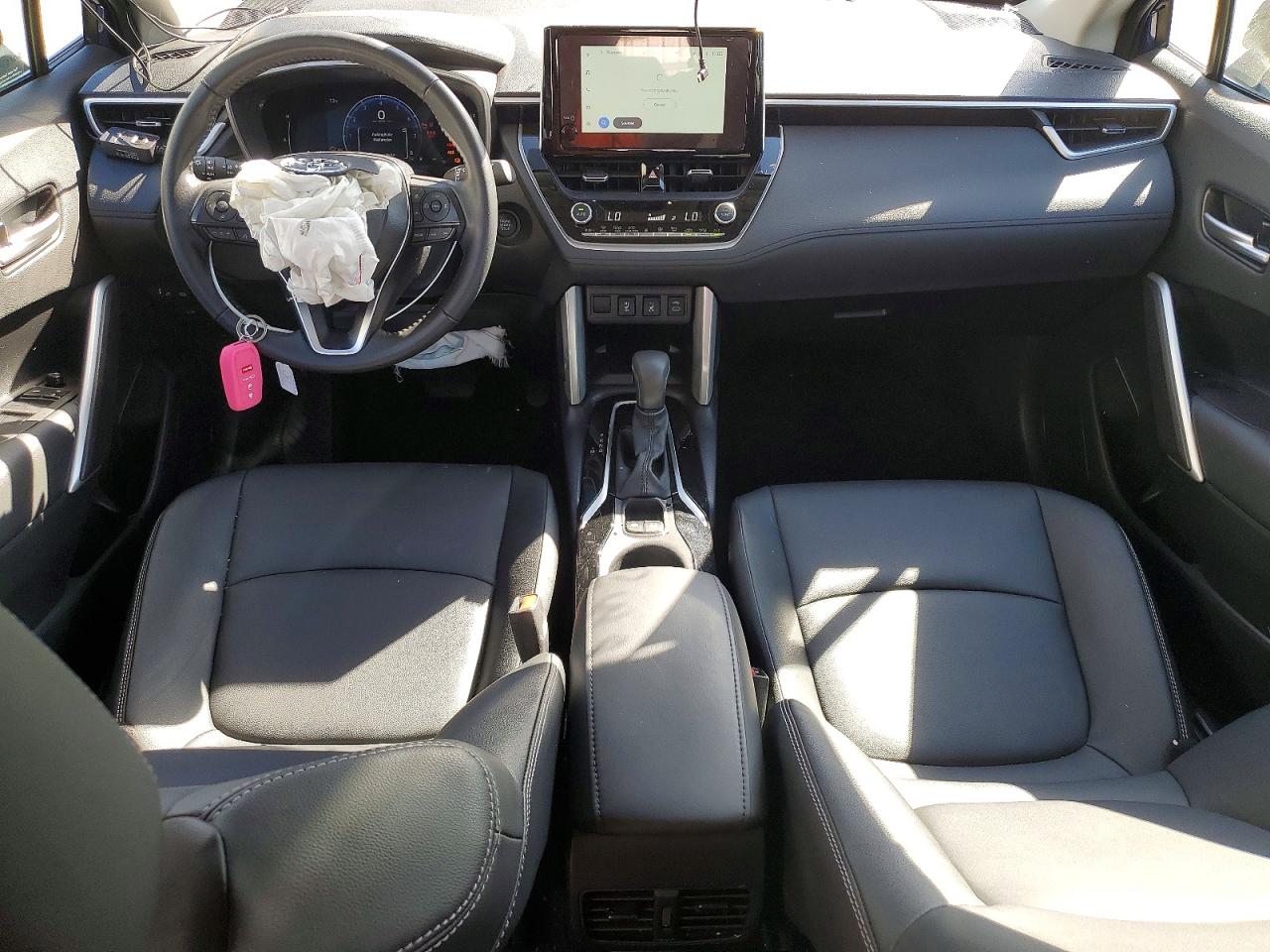 2025 TOYOTA COROLLA CROSS XLE photo 15