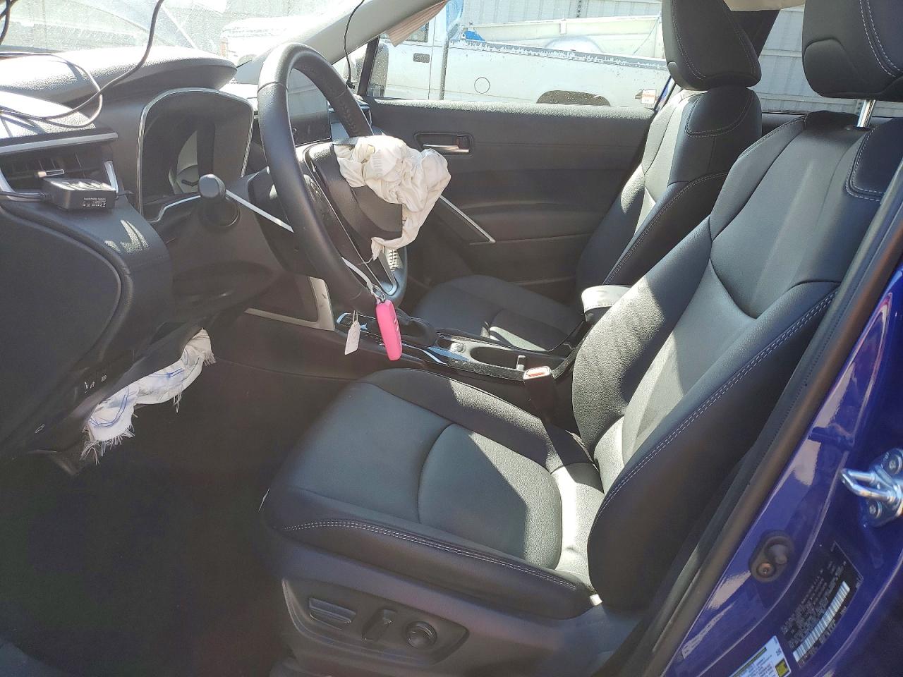 2025 TOYOTA COROLLA CROSS XLE photo 13