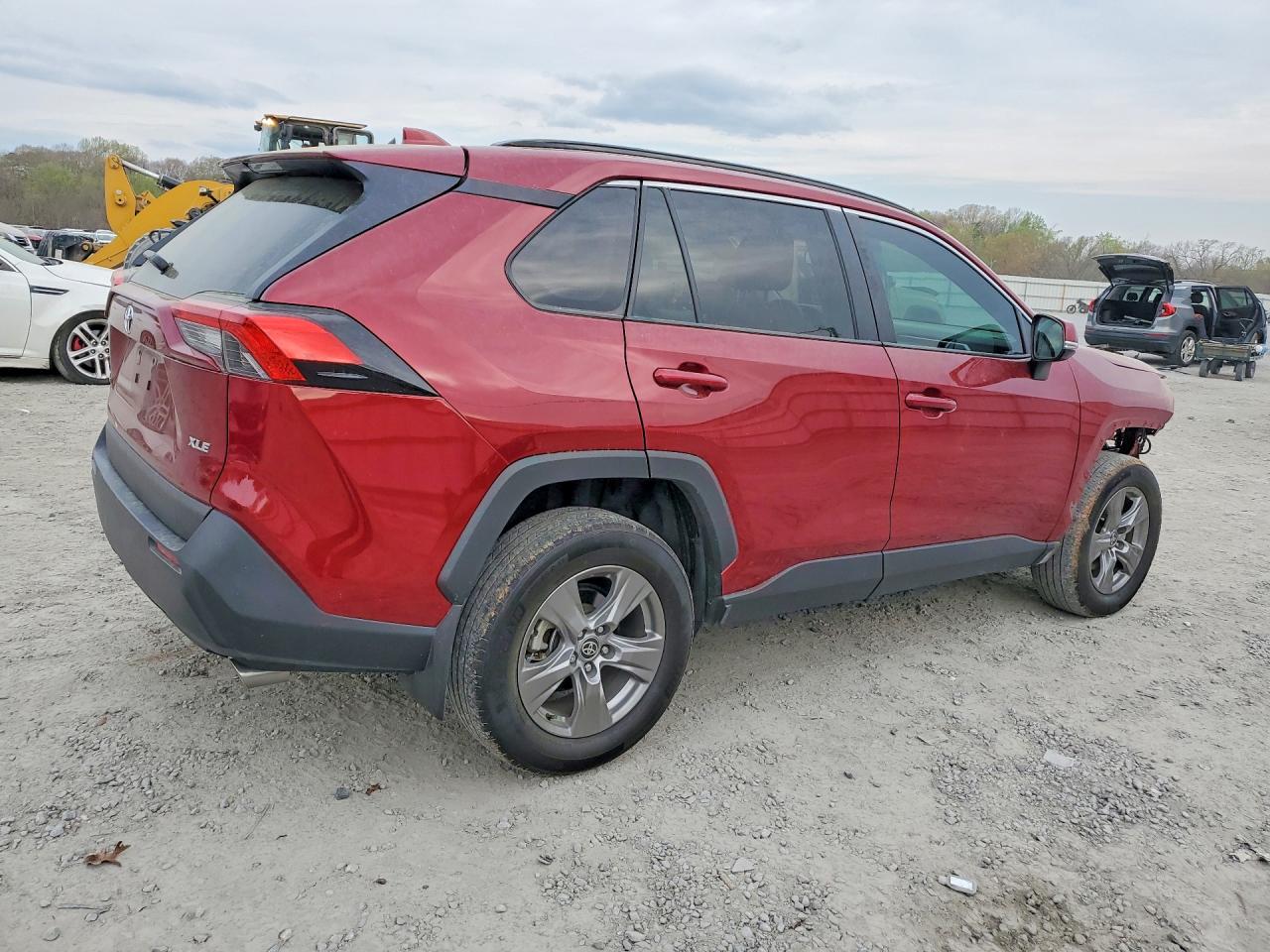 2024 TOYOTA RAV4 XLE photo 3
