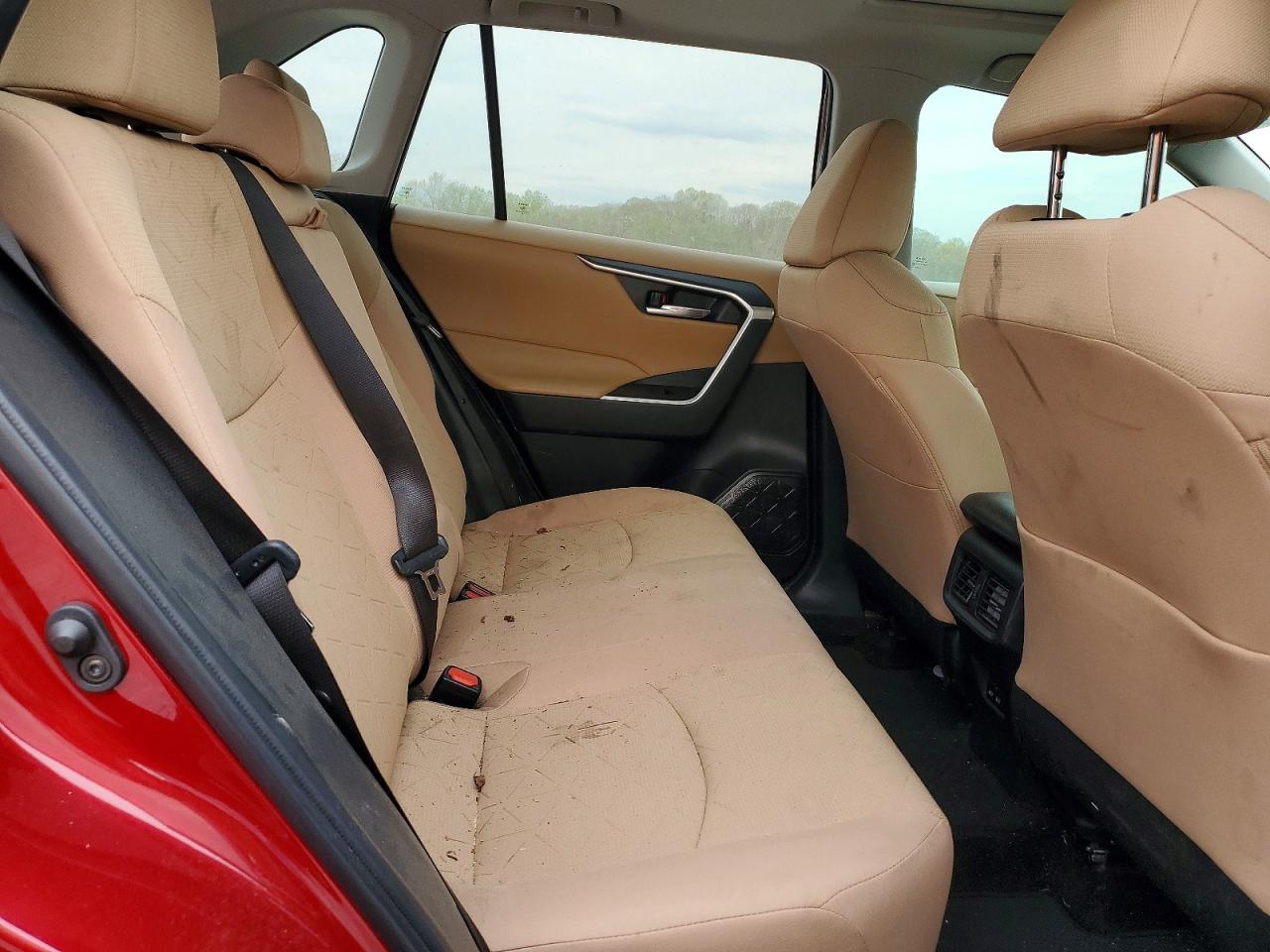 2024 TOYOTA RAV4 XLE photo 11