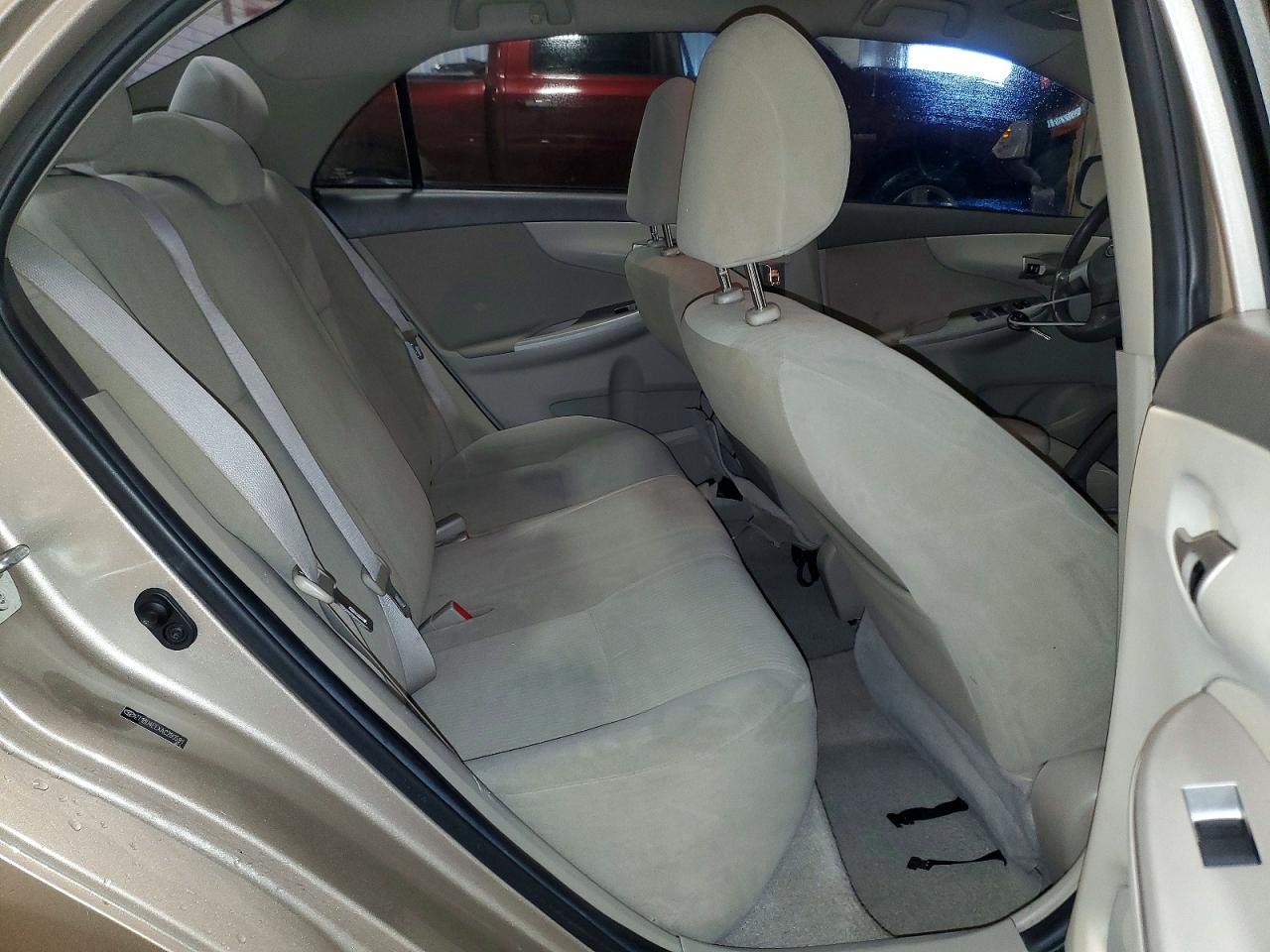 2010 TOYOTA COROLLA LE photo 19