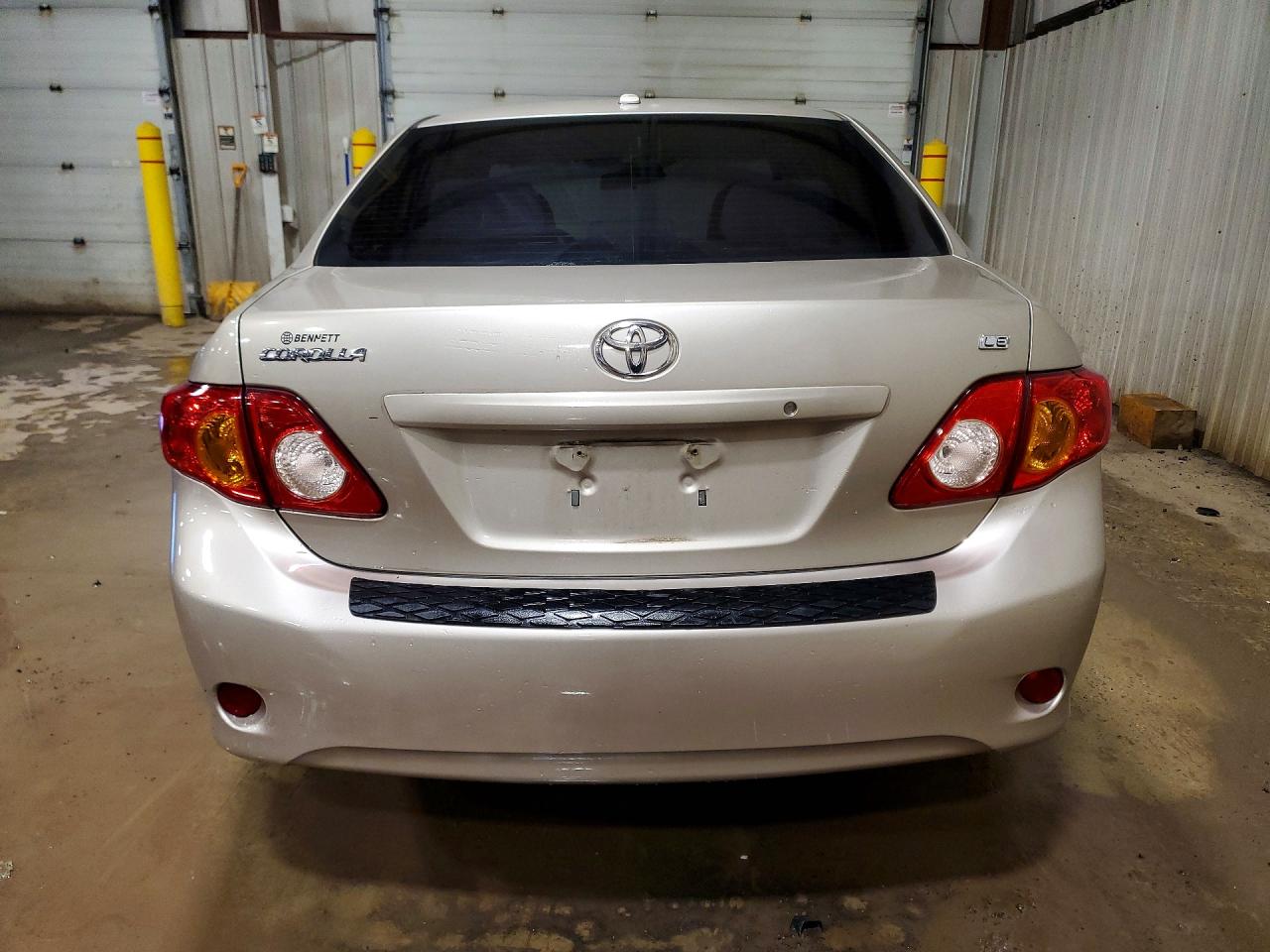 2010 TOYOTA COROLLA LE photo 11