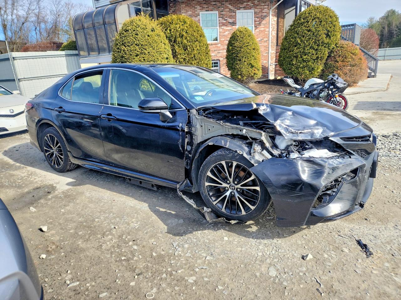 2018 TOYOTA CAMRY SE photo 4