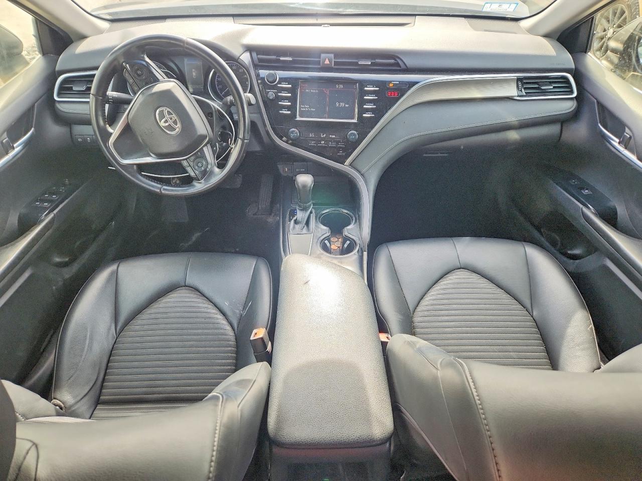 2018 TOYOTA CAMRY SE photo 8
