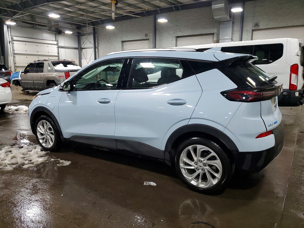 2023 CHEVROLET BOLT EUV LT photo 2