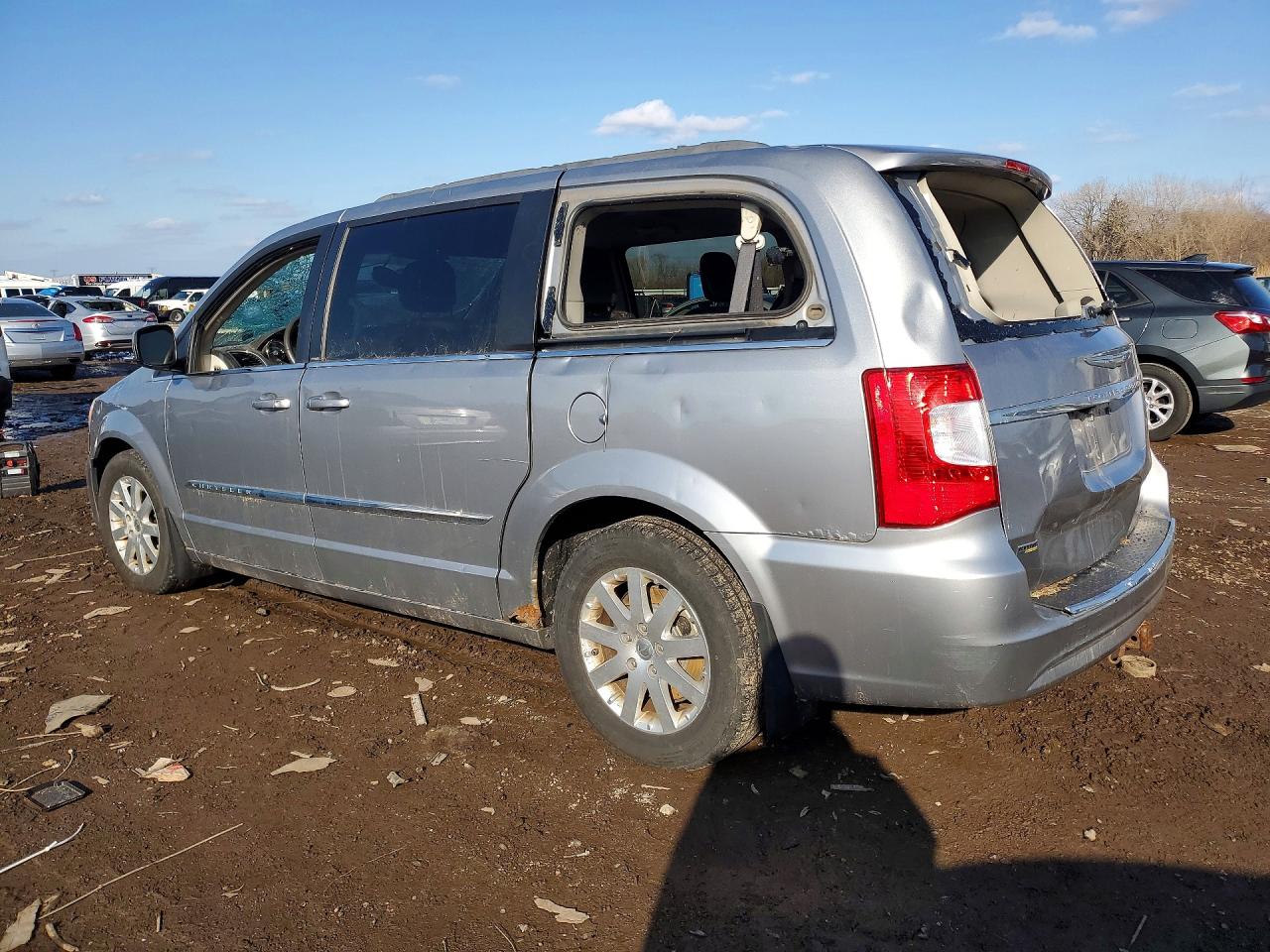 2013 CHRYSLER TOWN & COUNTRY TOURING photo 2