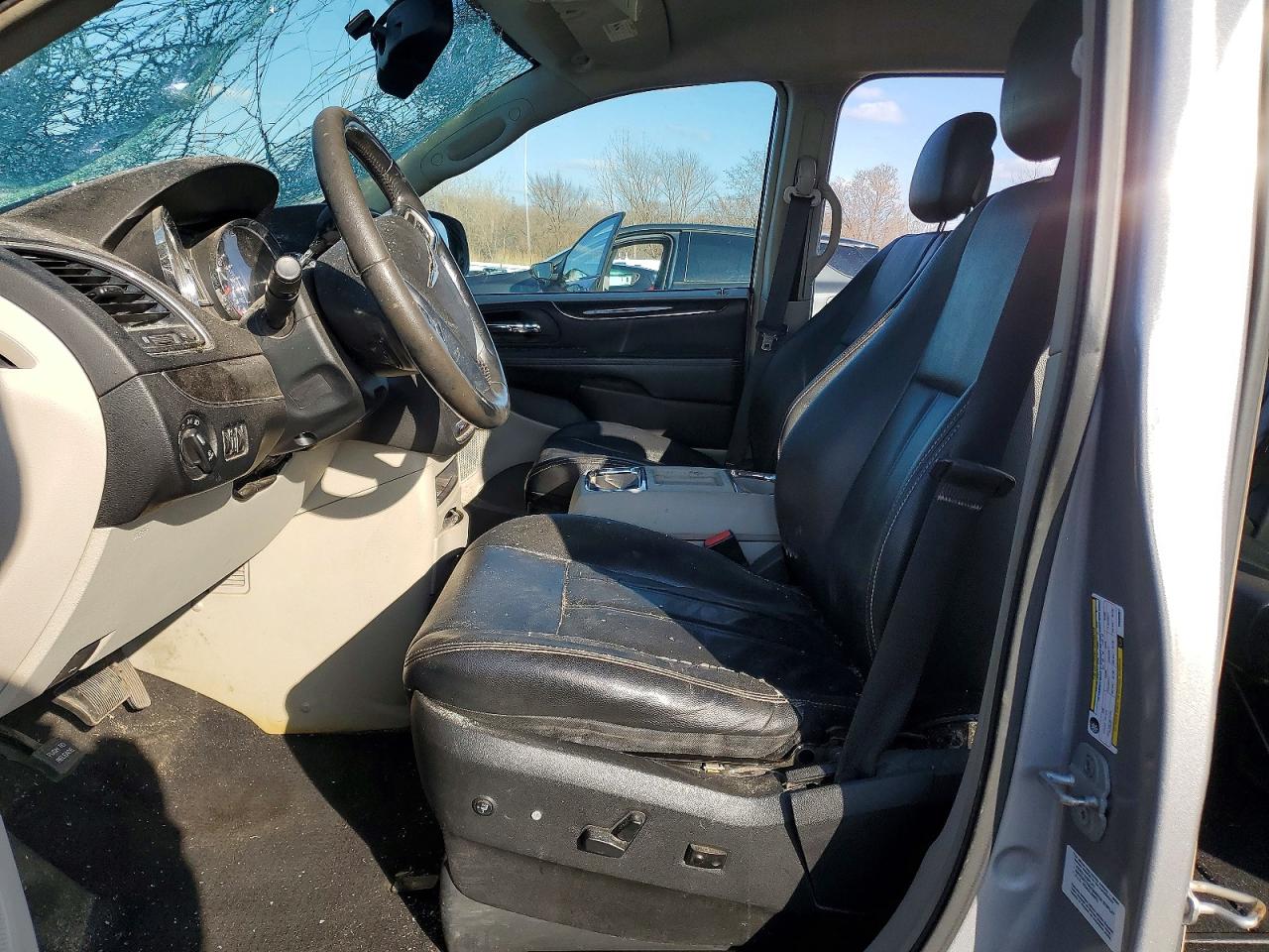 2013 CHRYSLER TOWN & COUNTRY TOURING photo 7