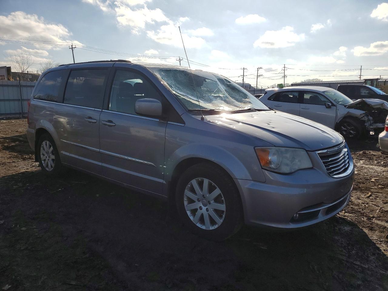 2013 CHRYSLER TOWN & COUNTRY TOURING photo 4