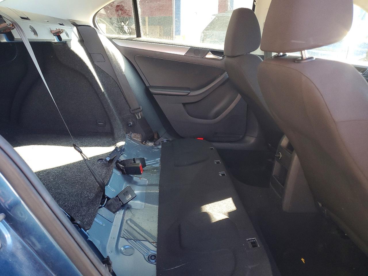 2015 VOLKSWAGEN JETTA SE photo 28
