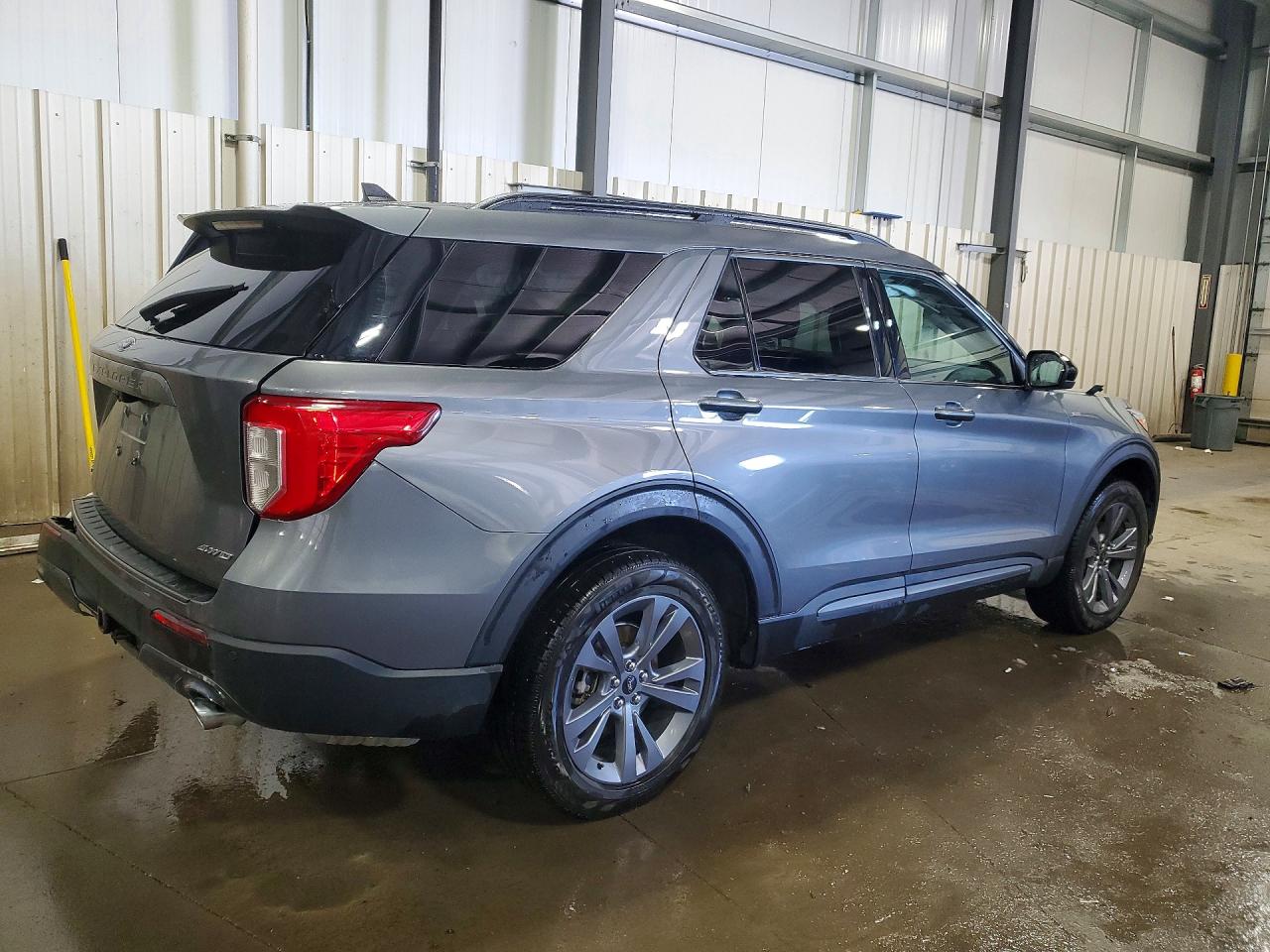 2023 FORD EXPLORER XLT photo 5