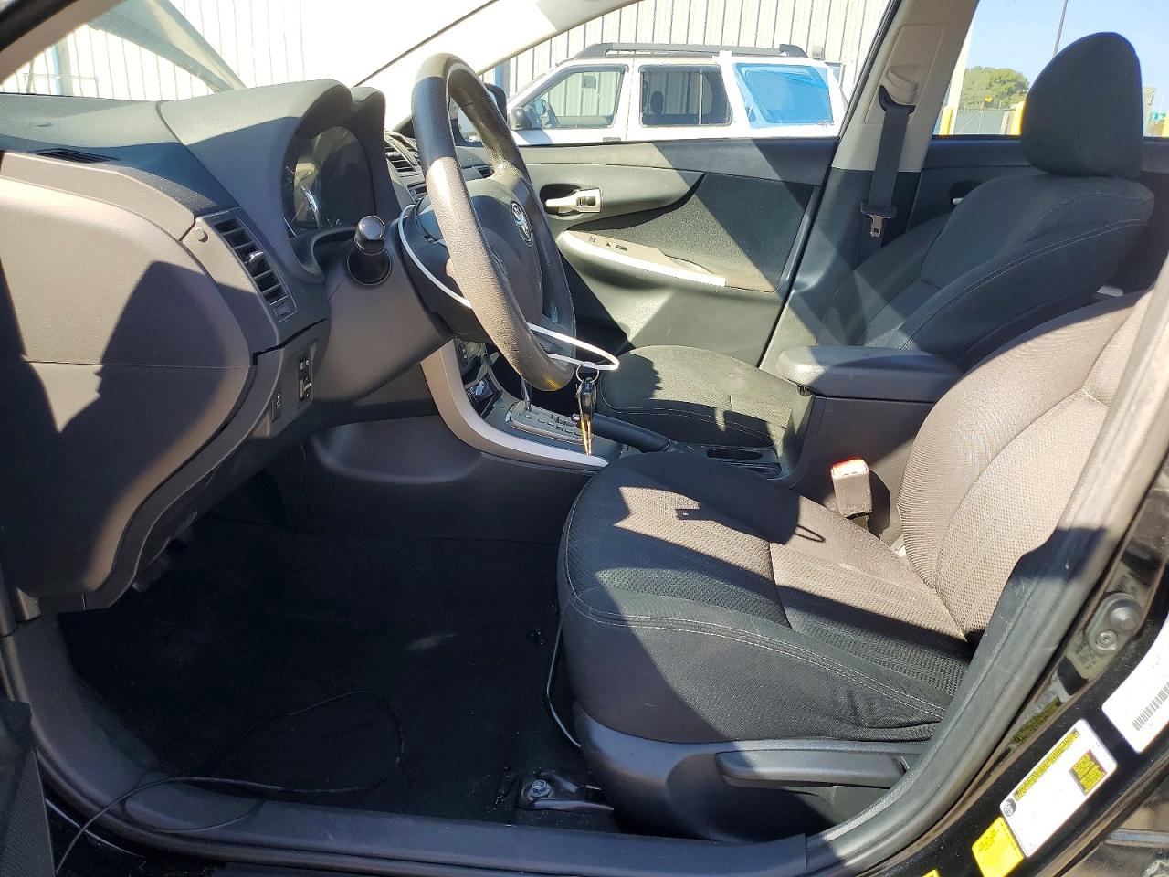 2013 TOYOTA COROLLA S photo 19
