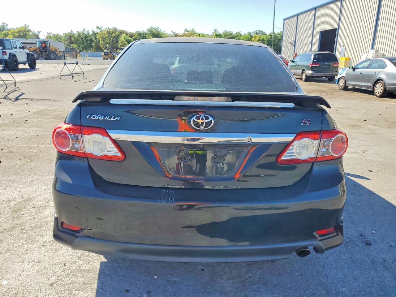 2013 TOYOTA COROLLA S photo 16