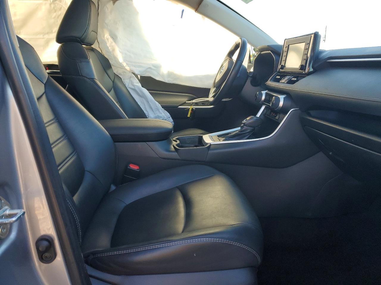 2019 TOYOTA RAV4 XLE PREMIUM photo 13