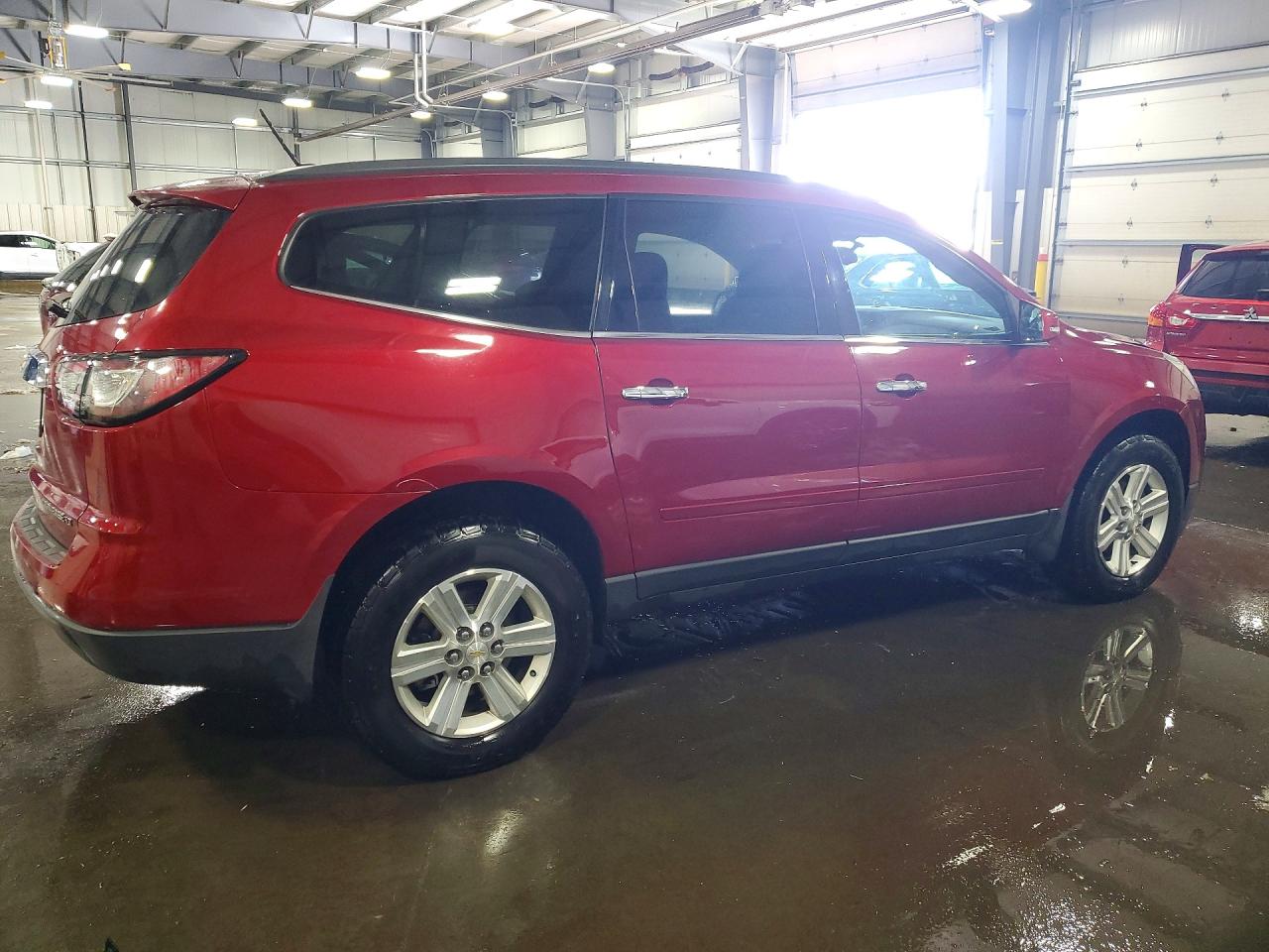 2014 CHEVROLET TRAVERSE LT photo 3