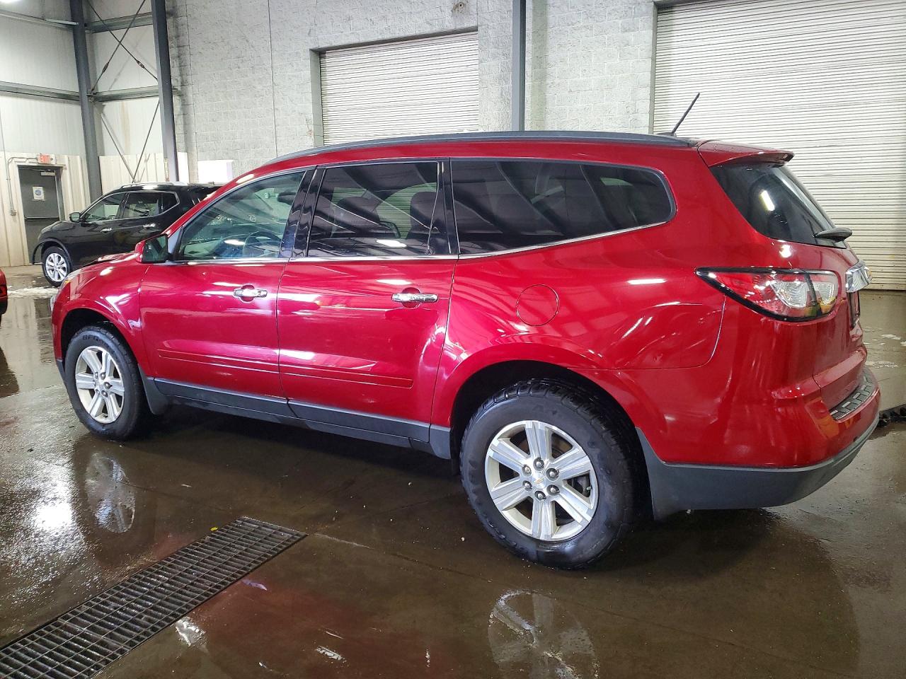 2014 CHEVROLET TRAVERSE LT photo 2
