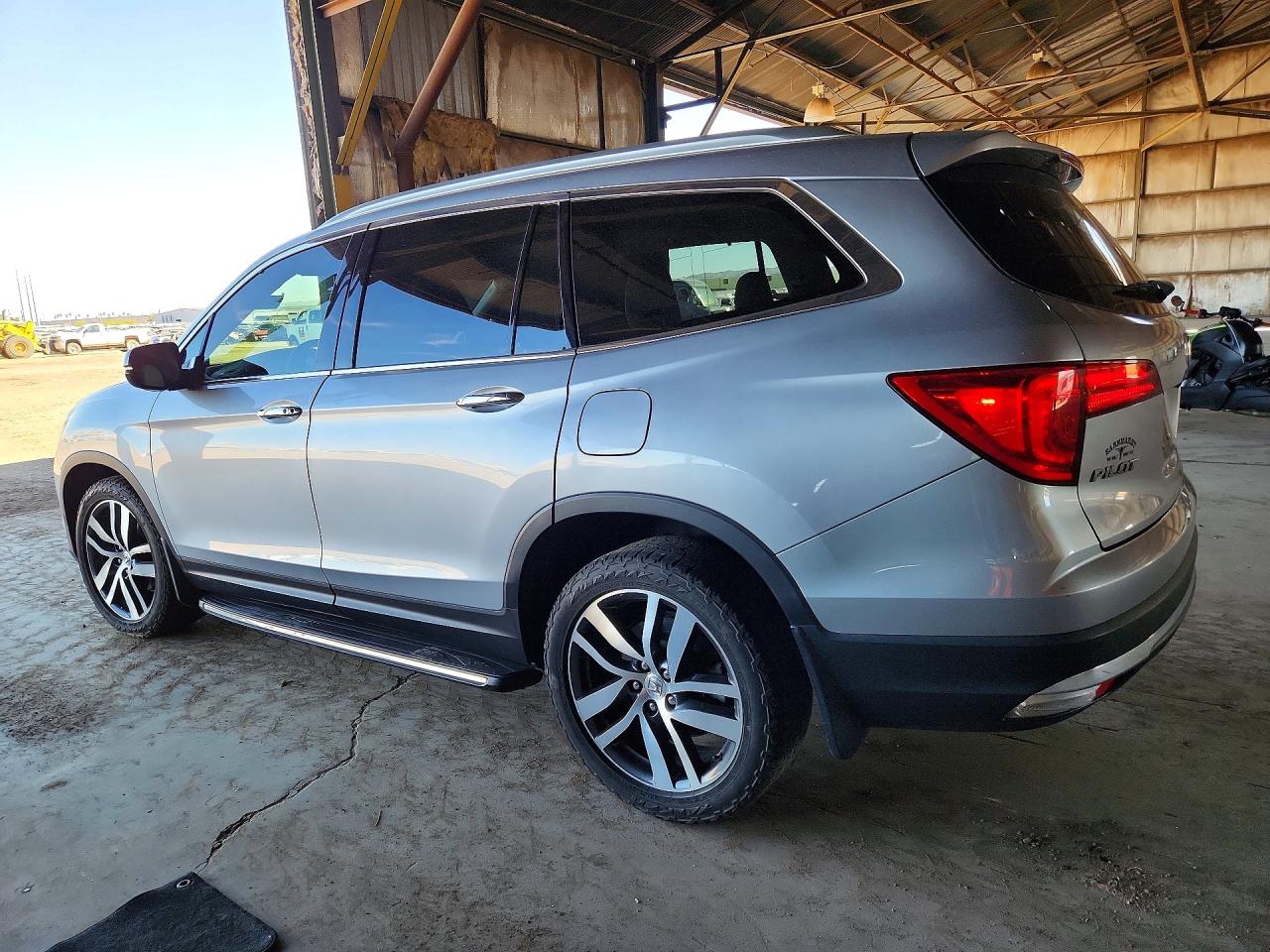 2016 HONDA PILOT TOURING photo 4