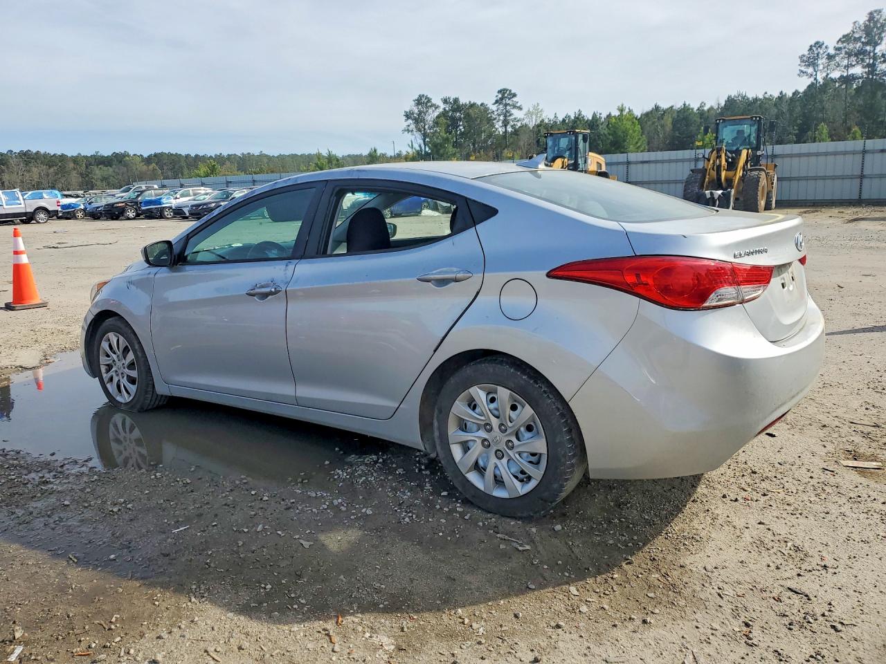 2013 HYUNDAI ELANTRA GLS photo 2