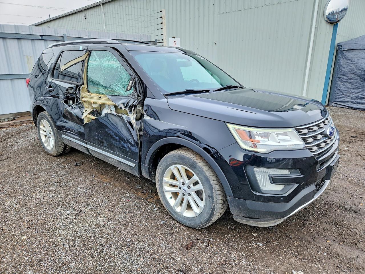 2017 FORD EXPLORER XLT photo 4