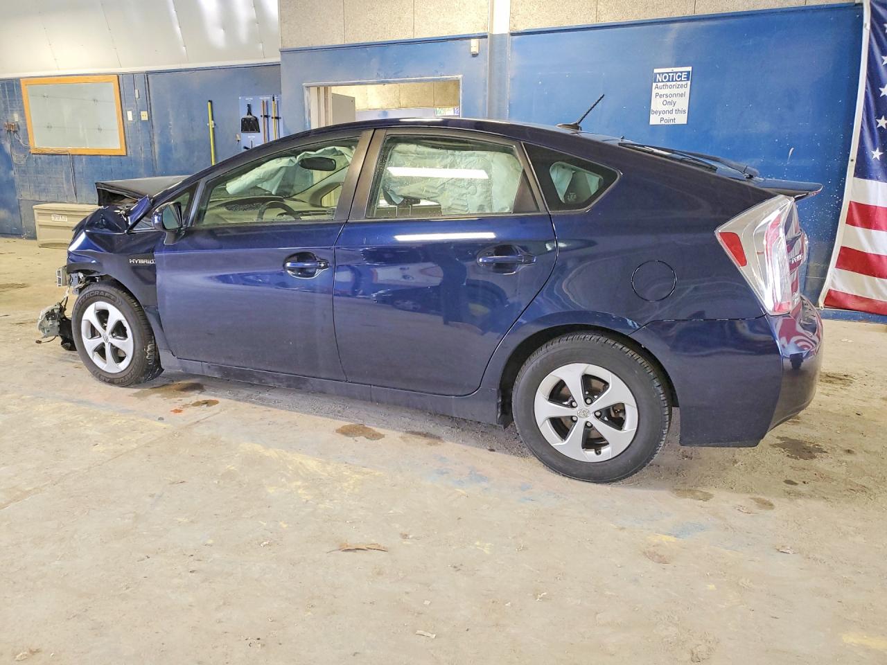 2015 TOYOTA PRIUS THREE photo 3