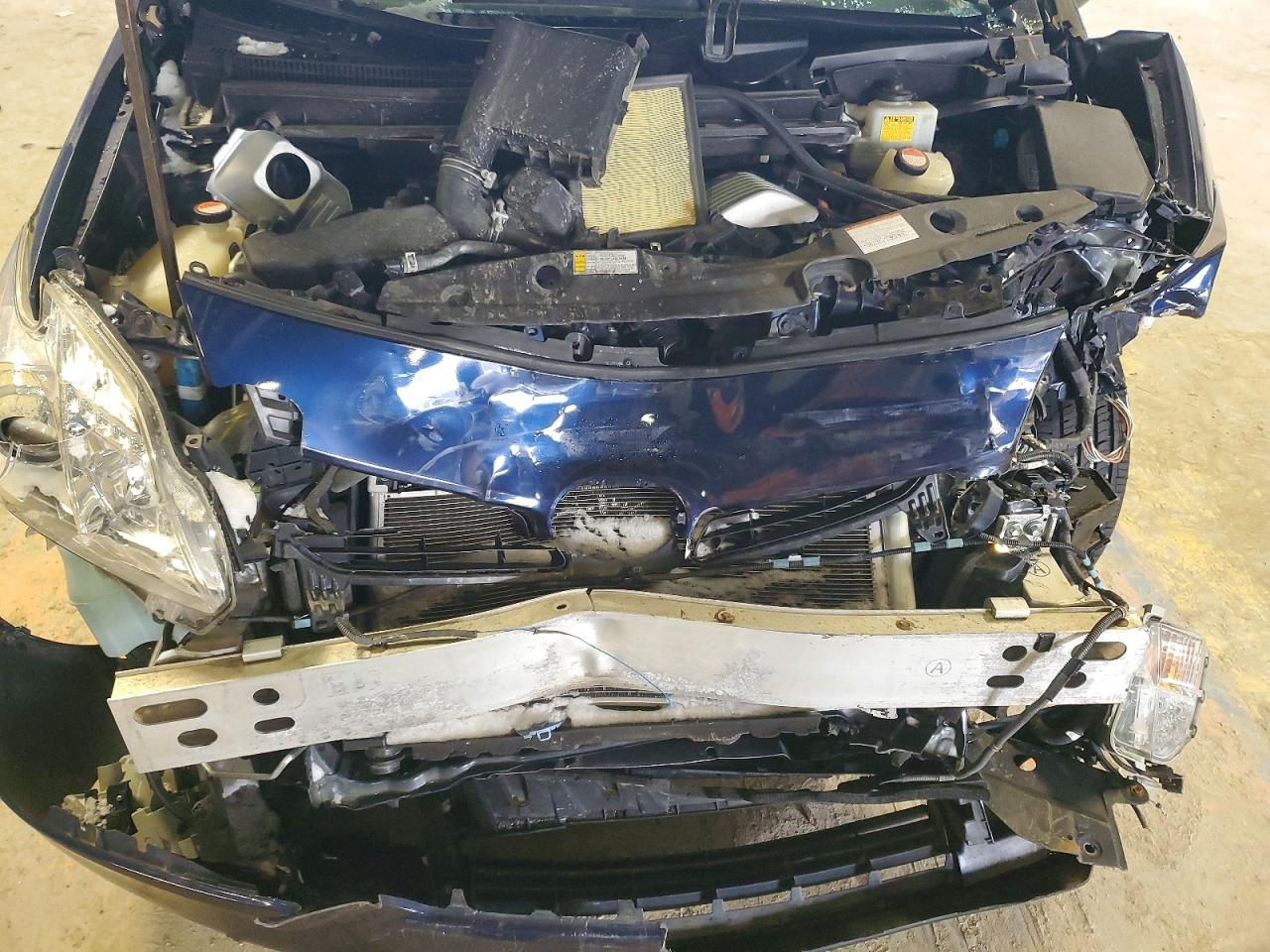 2015 TOYOTA PRIUS THREE photo 23