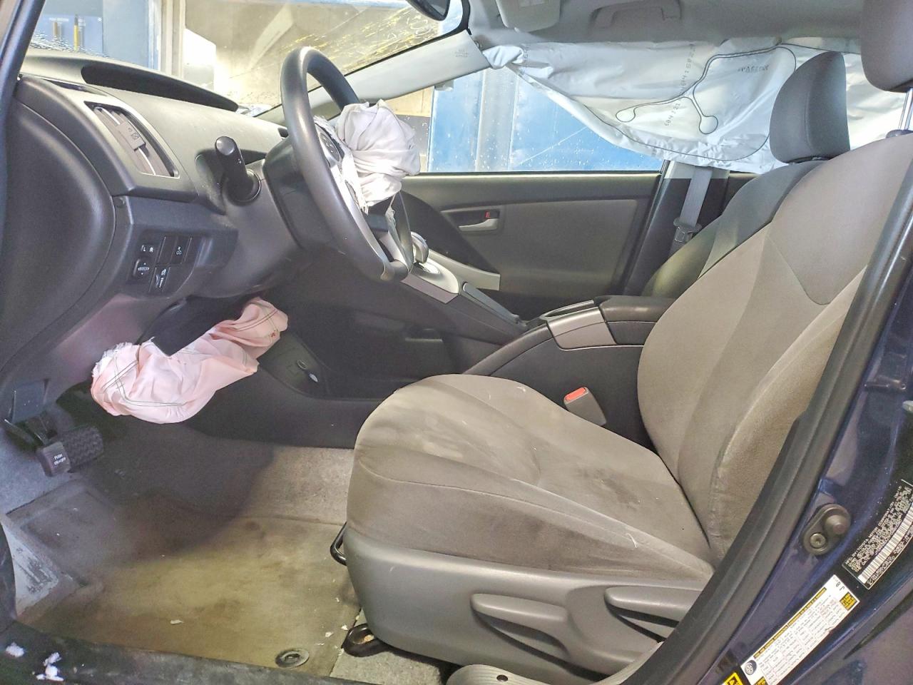 2015 TOYOTA PRIUS THREE photo 13