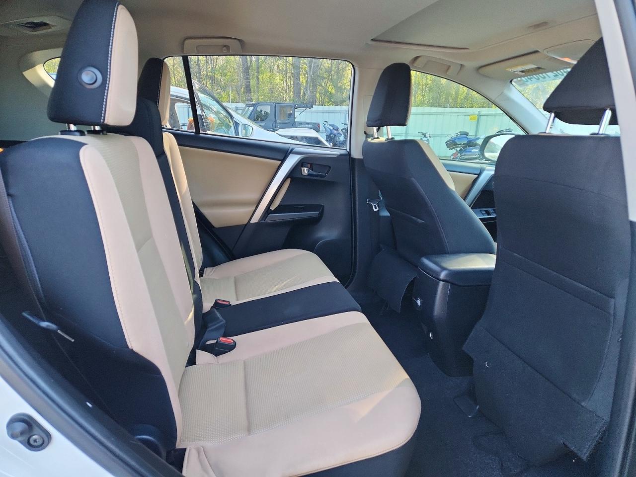 2018 TOYOTA RAV4 XLE photo 11