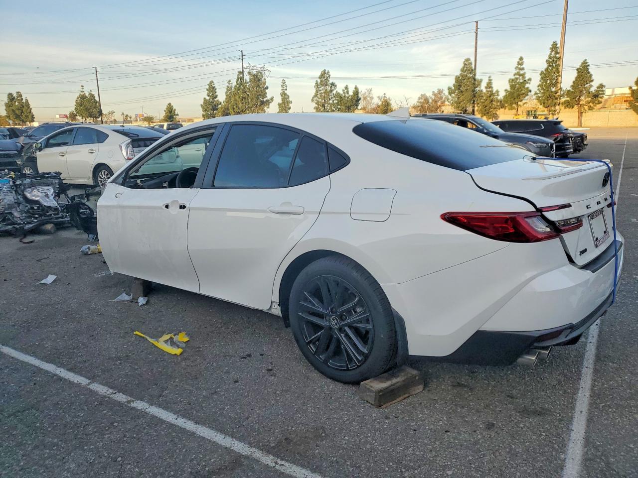 2025 TOYOTA CAMRY SE photo 3