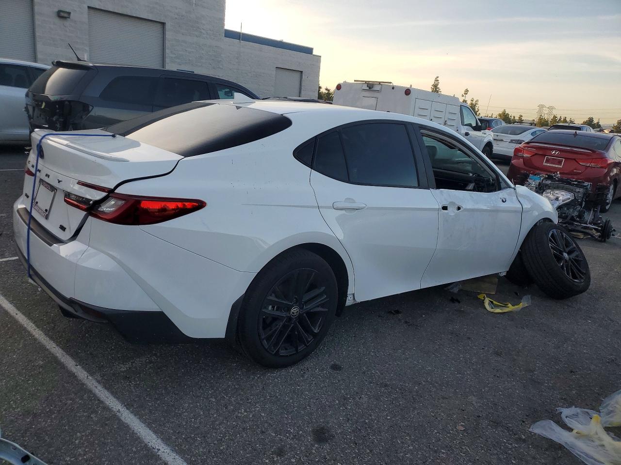 2025 TOYOTA CAMRY SE photo 5