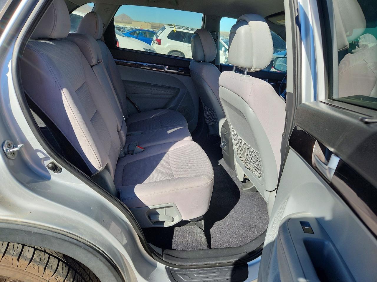 2014 KIA SORENTO LX photo 19